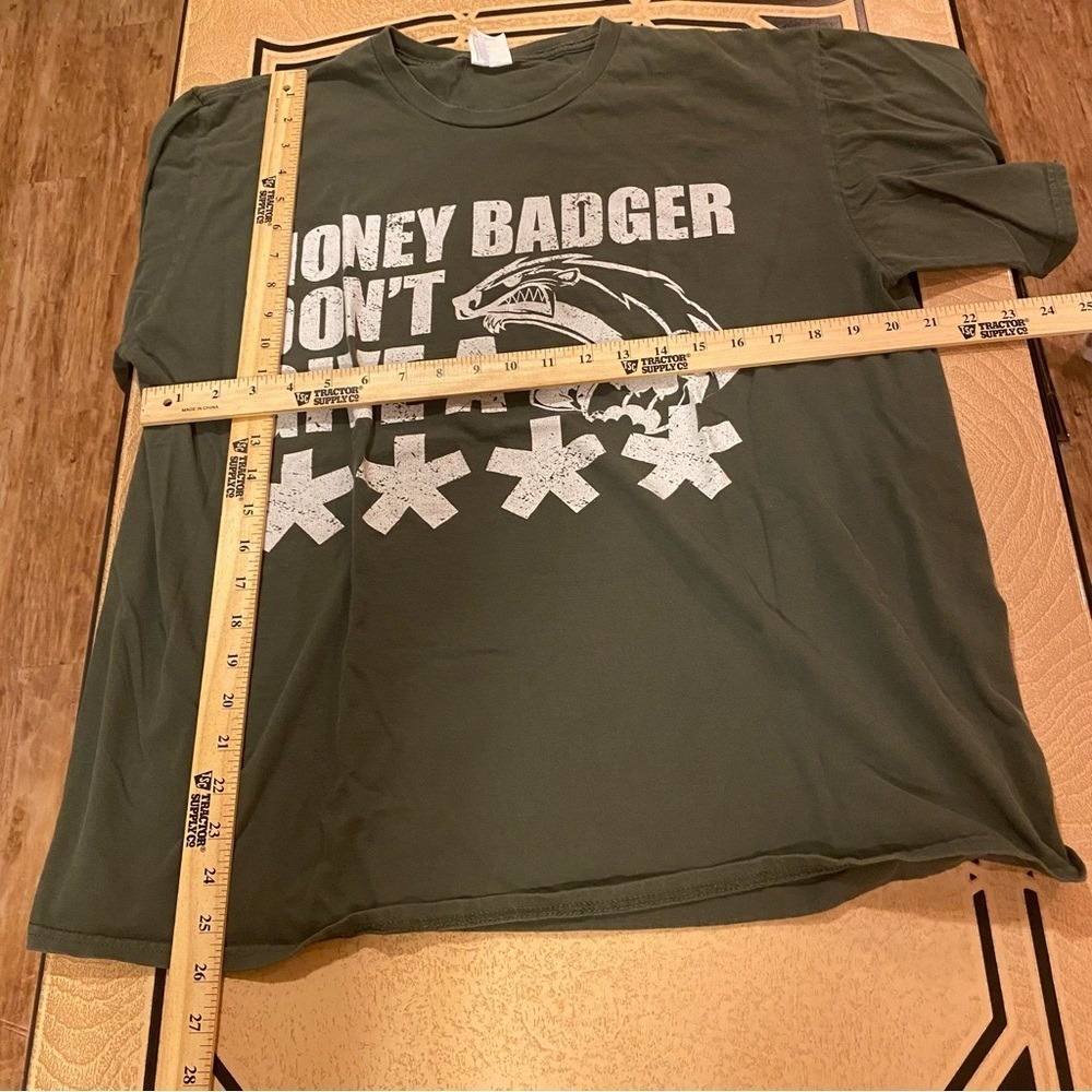 Funny honey badger don't give a **** Green Graphic T-Shirt size XL unisex - Picture 5 of 5